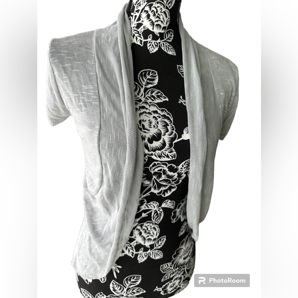 Absolutely creative worldwide knitted cardigan vest